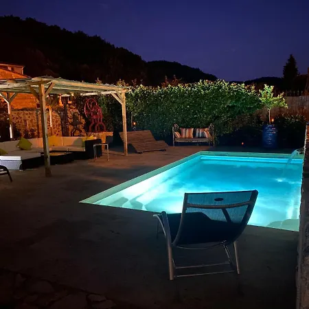 Aux Berges Du Libre Bed & Breakfast 4*