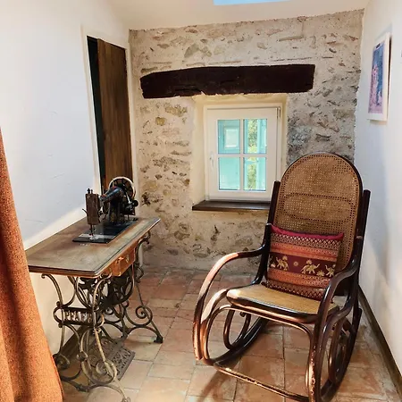 Aux Berges Du Libre Bed & Breakfast