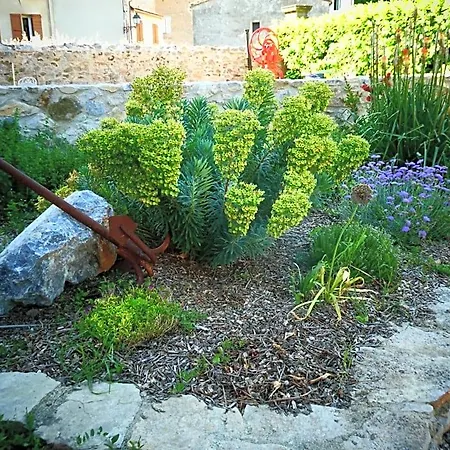 Aux Berges Du Libre Bed & Breakfast 3*
